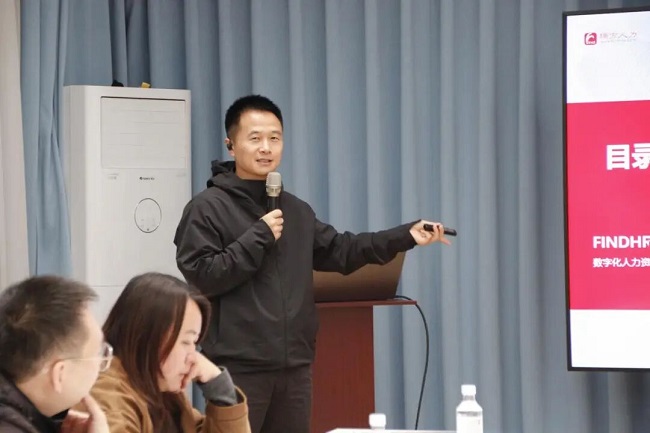 深入一線聽民意!成都市人大代表龔曉鷗在火車南站街道開展就業(yè)指導(dǎo)專題分享活動 第2張 深入一線聽民意!成都市人大代表龔曉鷗在火車南站街道開展就業(yè)指導(dǎo)專題分享活動 第2張